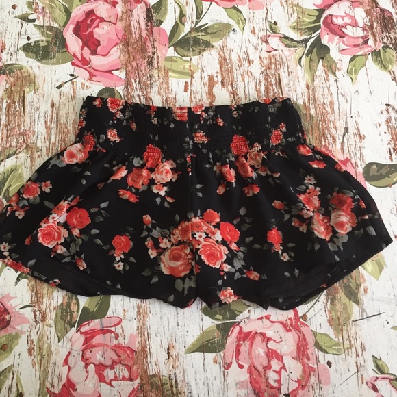 Forever 21 floral short shorts size M