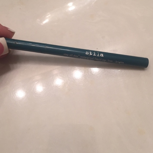 Stila felt tip eyeliner in teal