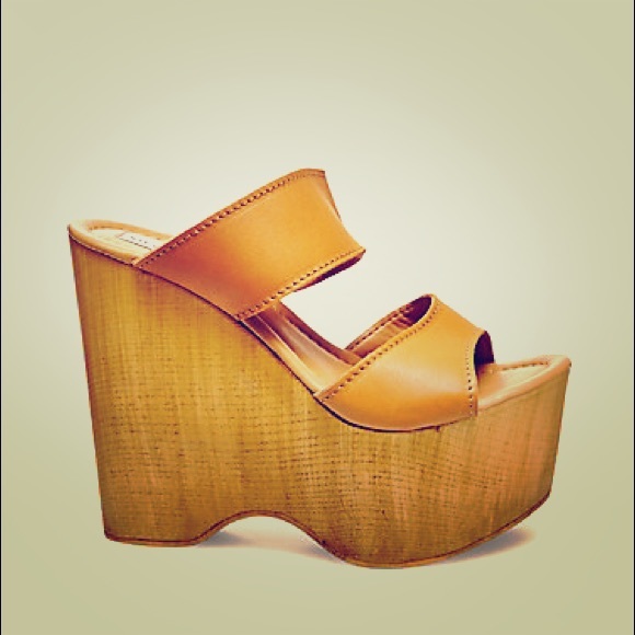 Steve Madden Shoes - 🆕 Cognac wedges