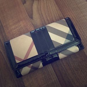 Burberry women's flap wallet