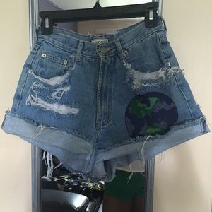 Original vintage high waste shorts.