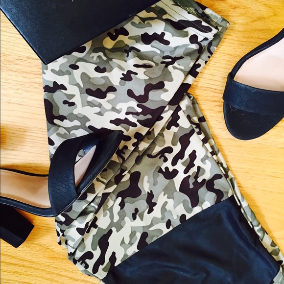 Army Print Leather Paneled Leggings Size L