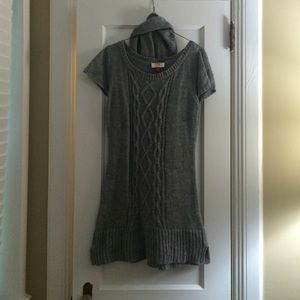 l.e.i. short sleeve gray sweater dress & scarf.