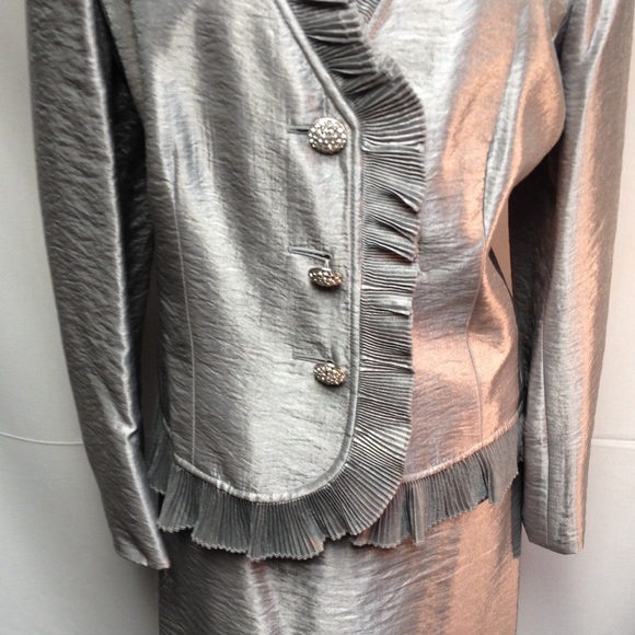 Silver Kasper 2 piece suit. - Picture 3 of 4