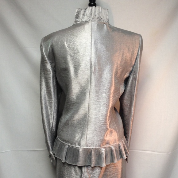 Silver Kasper 2 piece suit. - Picture 4 of 4