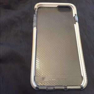 NWOT. Tech21 iPhone Evo Mesh Case