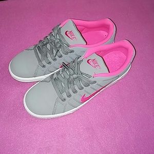 Ladies sneakers size 11