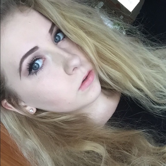 Meet your Posher, Rebeka