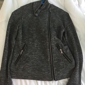 Fashionable zippered jacket