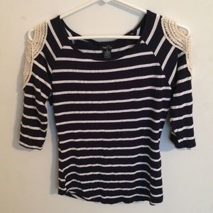 Quarter sleeve shirt