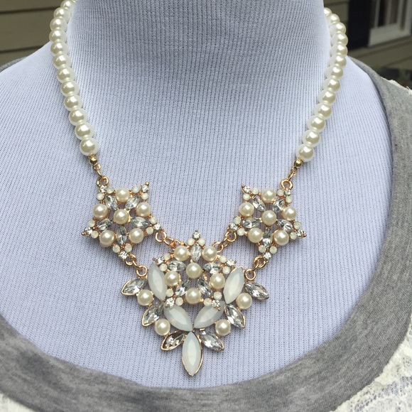 Jewelry - Gorgeous Costume jewelry!  Pearls and rhinestones!