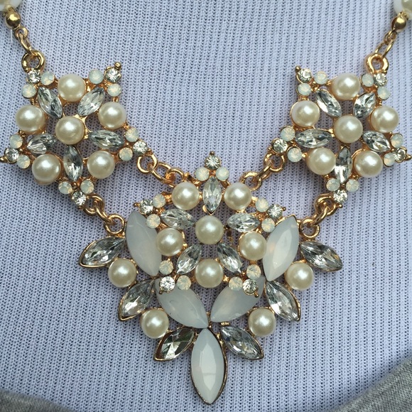 Gorgeous Costume jewelry! Pearls and rhinestones! - Picture 2 of 4