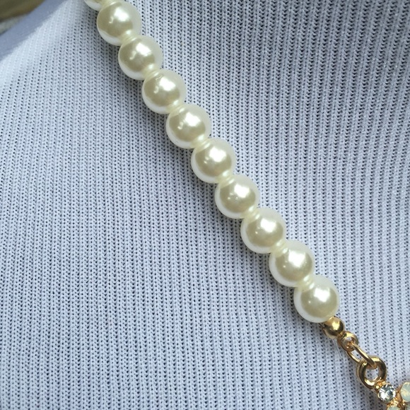 Gorgeous Costume jewelry! Pearls and rhinestones! - Picture 3 of 4
