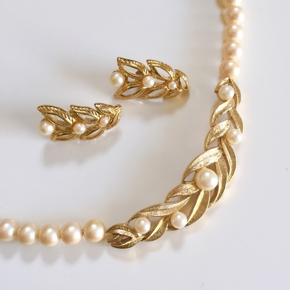 Vintage Jewelry - 🎉Host Pick🎉 Retro Vintage 1980s Necklace & Earring Set