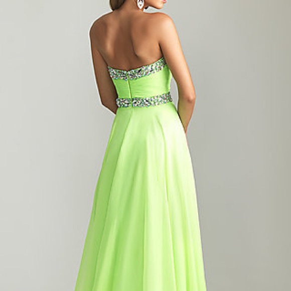 🎉SOLD🎉Stunning formal dress size 2 - Picture 2 of 4