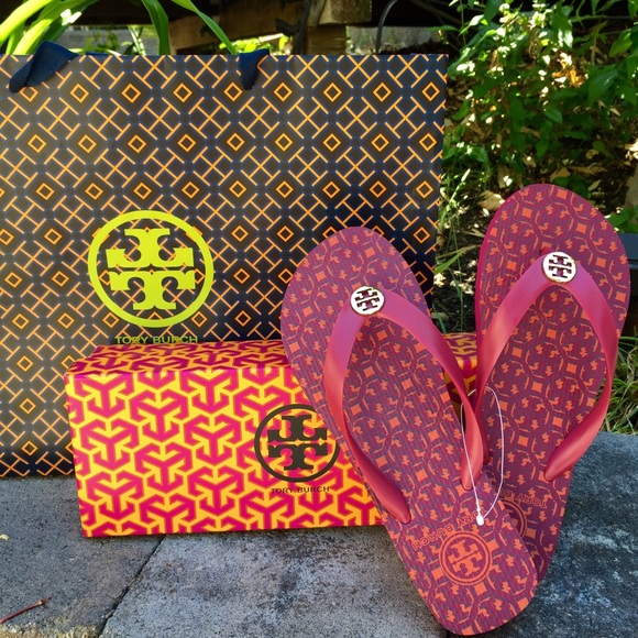 Brand NEW Pink/Fuchsia Tory Burch Flip Flops