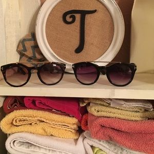 2 pairs fashion sunglasses black & tortoiseshell