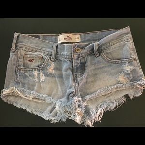 Light ripped jean shorts