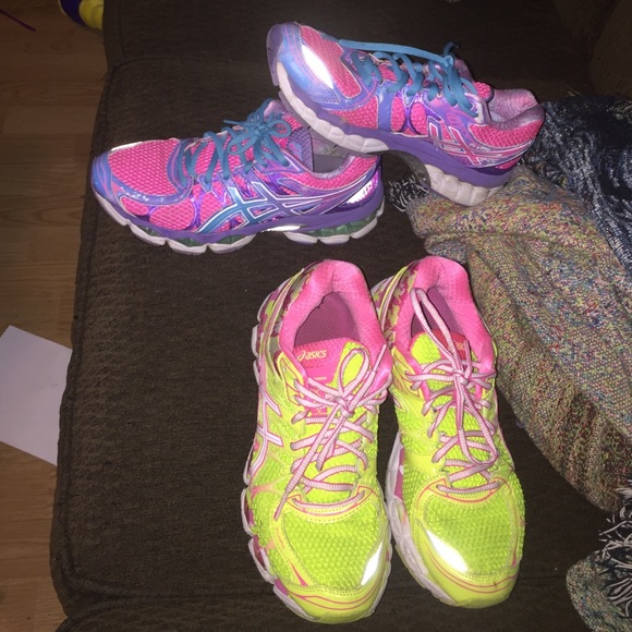 Tennis shoes