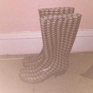 BRAND NEW RAIN BOOTS