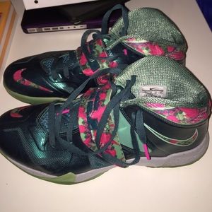 Lebron James 7 shoes. Barely worn. Great condition