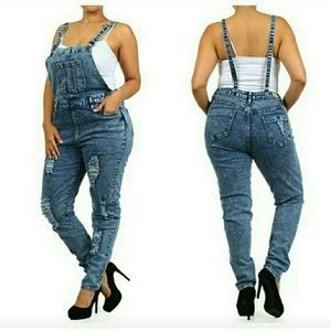 🎉🎉 HP🎉🎉 NWT Distressed Skinny Jean Overalls