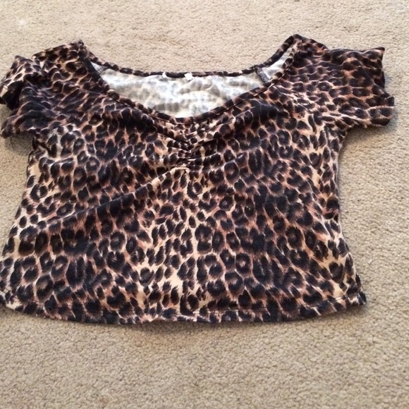 Crop top - Picture 1 of 3