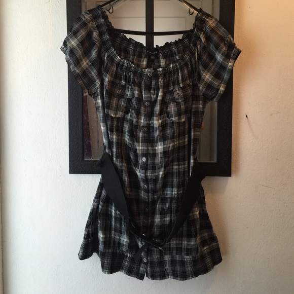 Tunic/tee belted.