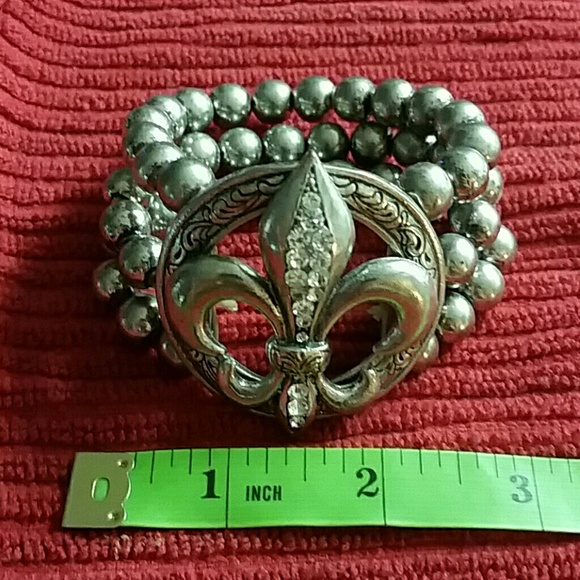 Fleur-de-lis stretch bracelet