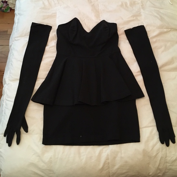 Betsey Johnson Dresses & Skirts - BETSEY JOHNSON Black Strapless Dress w Gloves