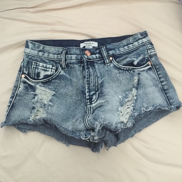 Distressed jean shorts - Picture 1 of 4