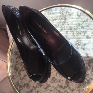 Gianni Bini Black Patent Leather Peep Toe Heels