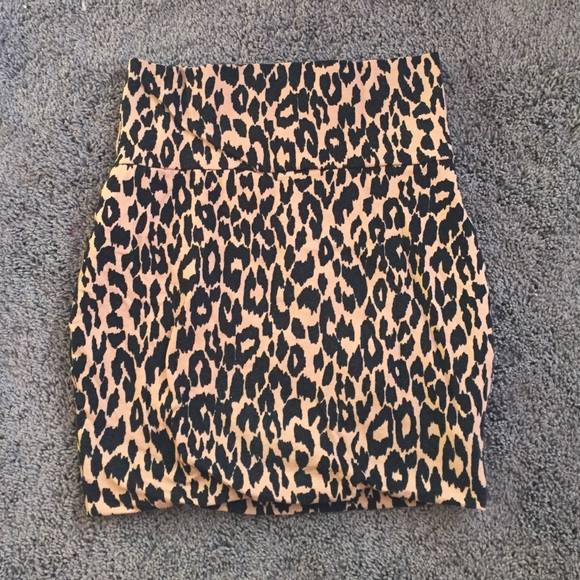 Leopard print body con skirt