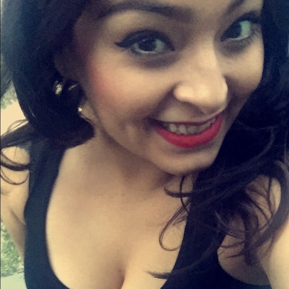 Meet your Posher, Lorena - Picture 1 of 1