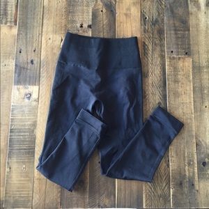 Lululemon black "zone in crop" legging