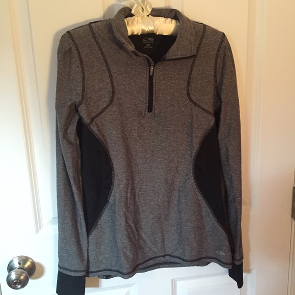 Athletic work out top, half zip