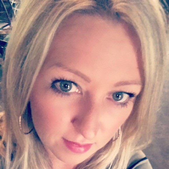 Meet your Posher, Mandy - Picture 2 of 3