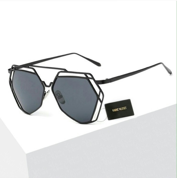 Accessories | Black Luna Lovegood sunnies - Picture 2 of 4