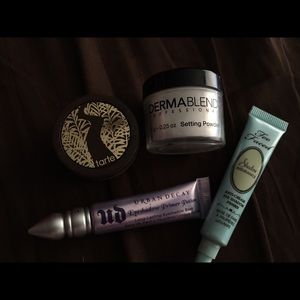 Primer/finishing powder for face and eye