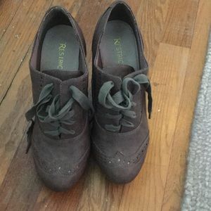 Restricted wedge heels