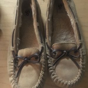 Women's moccasins