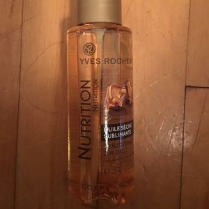 Beautifying dry oil perfect on legs