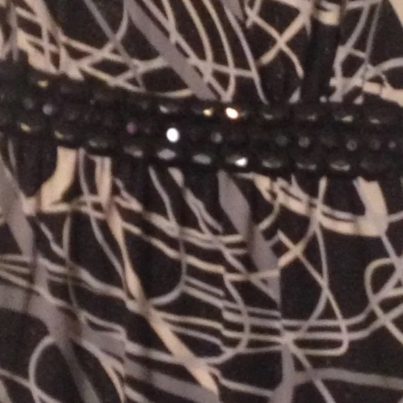 Multicolor sleeveless tie back blouse - Picture 2 of 3