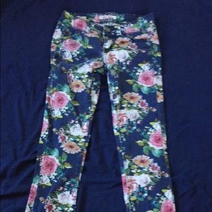 Floral
Pants