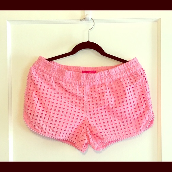 ❌SOLD❌EUC LILLY FOR TARGET SHORTS IN EYELET PINK