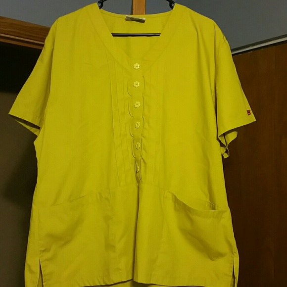 Scrub top