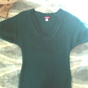 Large sweater. Excellent condition.
