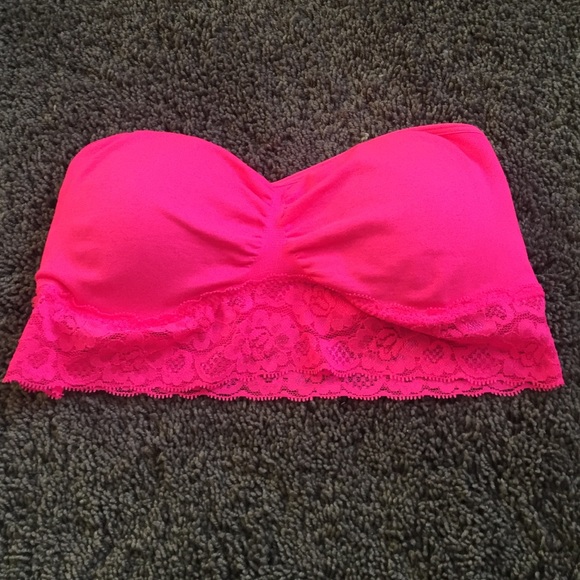 Padded pink lace bandaue