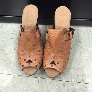 Jessica Simpson stilettos