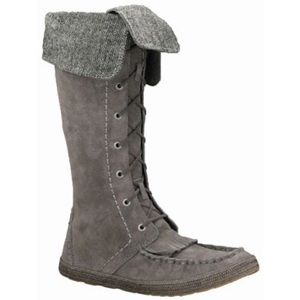 **RE-POSH** RARE UGG SOMAYA BOOTS! SIZE 7!!!